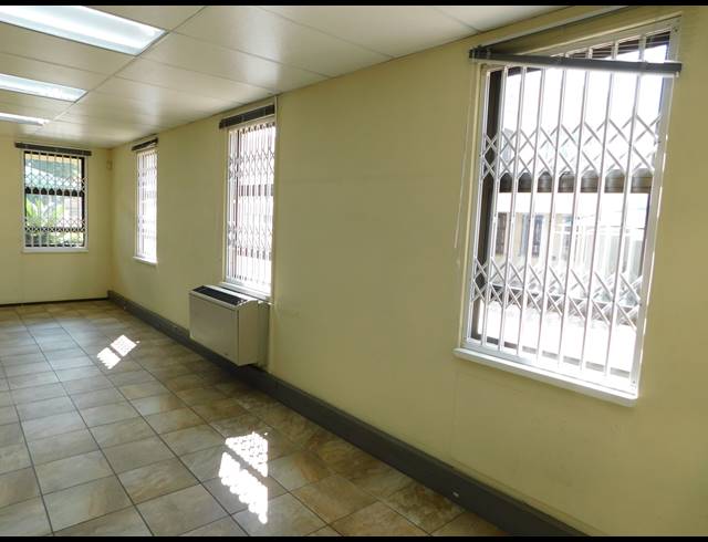 125M² OFFICE TO LET IN RANDPARK RIDGE